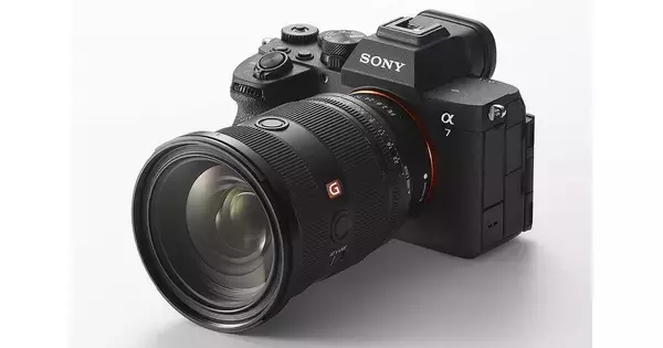 「ソニー、AFや速写性能を高めた「α7 V」　AI利用の精細化機能も搭載」の画像