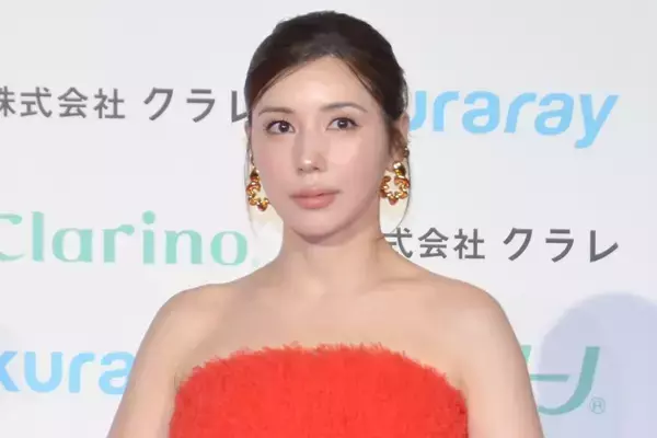 仲里依紗、久々の美脚披露で「スースーしてます」 努力も明かす「昨日はマッサージ3軒ハシゴ。今日も…」