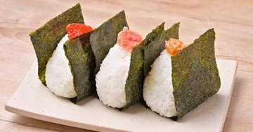 一見健康的だけど要注意? おにぎりと合わせると太りやすい・太りにくい食べ物