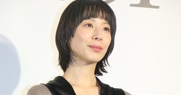 夏帆、胸元ざっくりなニット姿で美デコルテ　バレンタインのエピソードは「残念ながら…」