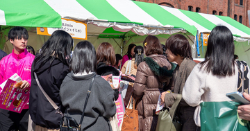 大盛況の「パンのフェス」でIIJmioが豪華景品やシナモンロールをプレゼント、可愛い嘘のカワウソも駆けつける