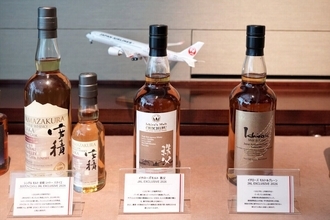 JAL、ジャパニーズクラフトウイスキー機内販売を強化 - 各地の蒸留所とつながる旅へ