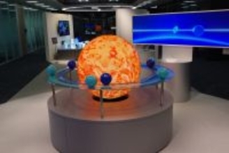 隣のオフィスは青く見える 第37回 高輪に移転したKDDI新本社を見学、「未来への実験場」コンセプトは伊達じゃない！