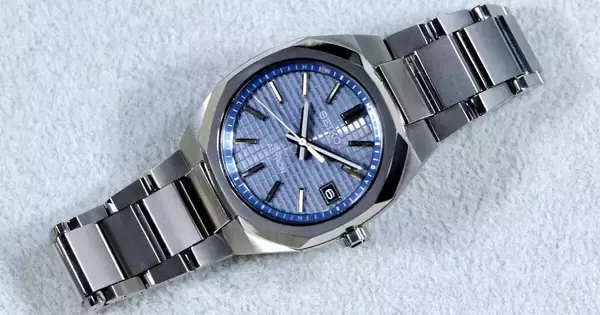 セイコー アストロン ネクスター「SBXY101」- 小ぶり薄型で使いやすい、知的なブルーグレーダイヤルと多角形ベゼル