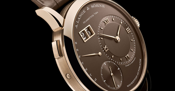 A.ランゲ&ゾーネから「ハニーゴールド」の「ランゲ 1･デイマティック」登場、“ブランドの節目”を祝う一本に