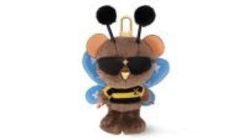 ルイ・ヴィトンの新作メンズバッグチャームは遊び心が満載! アイコニックな蜂のマスコットも