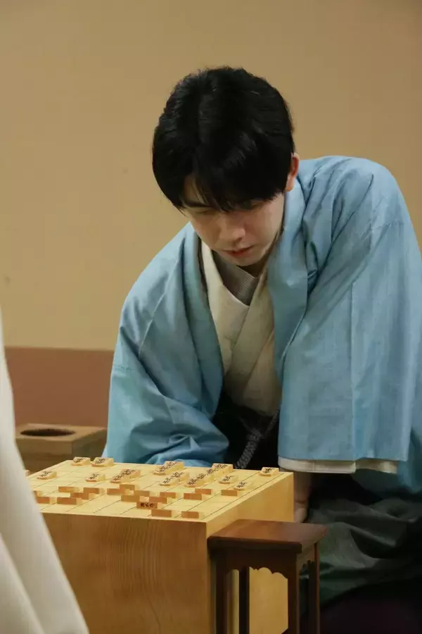 藤井印の毒まんじゅう　藤井名人が渾身勝負手実らせ防衛に王手　第84期名人戦七番勝負第３局