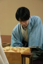 藤井印の毒まんじゅう　藤井名人が渾身勝負手実らせ防衛に王手　第84期名人戦七番勝負第３局