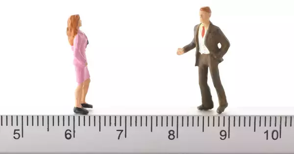 嫌われる上司と好かれる上司、差がつく一言 第3回 「距離を縮めたくて若手の話題に無理に合わせる」のは逆効果──部下が本音を言わない上司の共通点