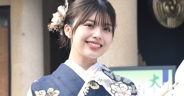 松田実桜、紺を基調とした艶やか晴れ着姿　20歳にやってみたいこと明かす「飲めるようになったので…」