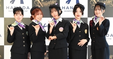 Roselia、CA衣装で羽田空港とコラボ　機内＆整備場ライブ構想も「挑戦したい」
