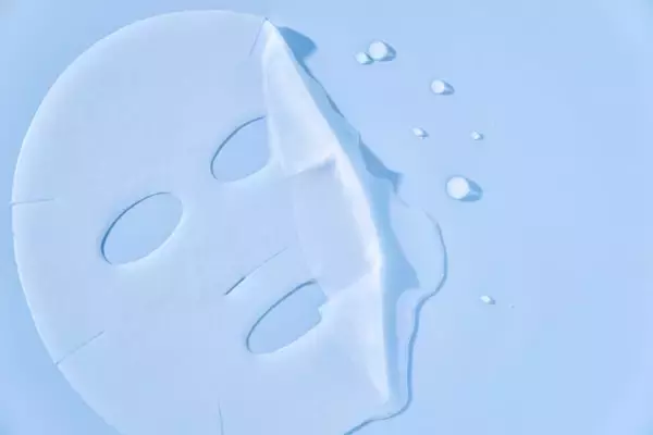 「“貼る”ピール美容液！　角質ケアを叶えるシートマスク「hadatore」誕生」の画像