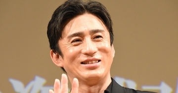 松本幸四郎、観客に「無人日焼けサロンに行ったことはありますか?」 顔パックでお肌のケアも