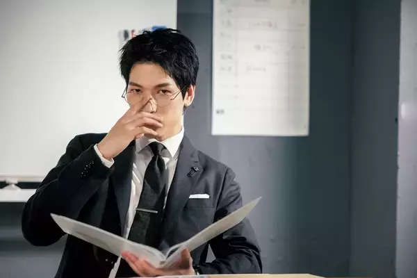 JO1金城碧海、大人の色気あふれるスーツ姿を披露　年下ビジネスマン役を熱演