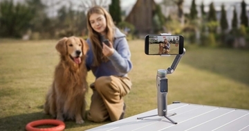 DJI、画面付きリモコンを搭載したスマホ用ジンバル「Osmo Mobile 8P」
