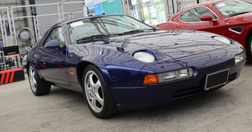 クルマのクイズ 第91回 有名なドイツ製スポーツカー、でも目の形が違う? このクルマの名前は