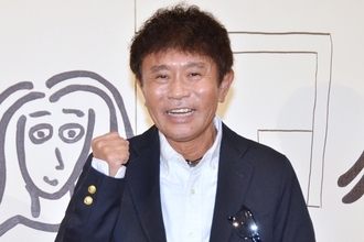 浜田雅功、初個展の開幕セレモニーに登場 「画家」「先生」呼びに笑い