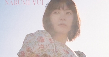 鳴海唯、花柄のドレスで花畑に佇む幻想的なカットが表紙に　季刊ZINE第2号『Magic hour “Romantic” PM1:00‐4:00 NARUMI YUI』