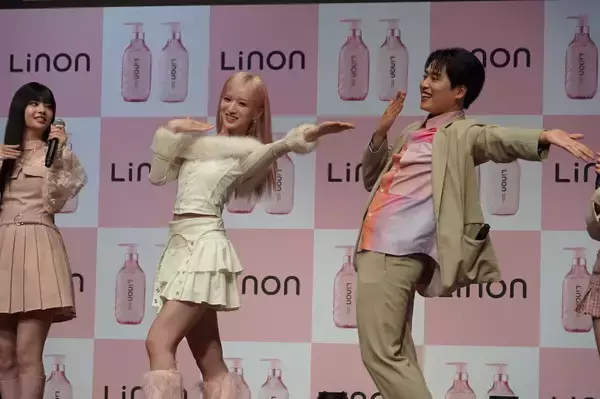 ME:Iが全員サラサラのストレートヘア＆キュートな衣装で登場! レインボー池田に「Aグループです!」