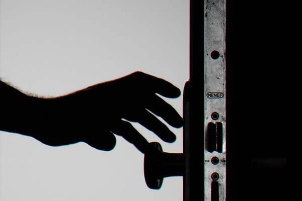 夢に不審者が出てきたら見直すべきこと 年6月7日 エキサイトニュース
