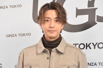 三浦翔平、上品なウールのセットアップ姿を披露「ホリデーシーズンにぴったり」