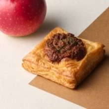 カスタードアップルパイ専門店「RINGO」から初の食事系商品「焼きたてデミグラスミートパイ」登場