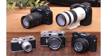 キヤノン「EOS 5D Mark II」などの名機がガシャポンのミニチュアサイズに！