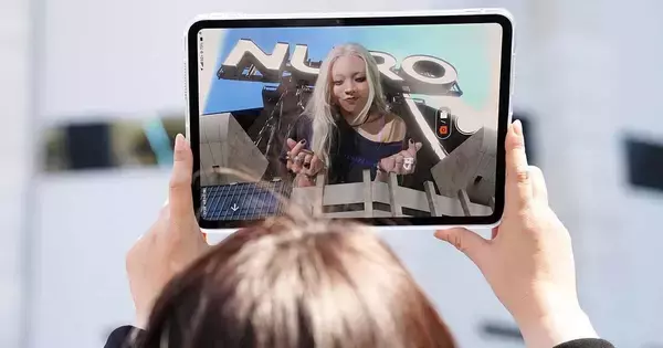 「フェス会場のNUROブースに“3Dちゃんみな”登場！　リアルAR＆裸眼立体視で新しい体験」の画像