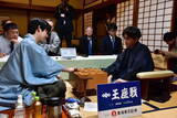 「秘策「４四角」　第73期王座戦五番勝負第４局を振り返る」の画像1