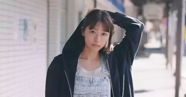 鳴海唯、季刊ZINE企画『Magic hour』がスタート　第1号は「Natural」をテーマに三森いこが撮影