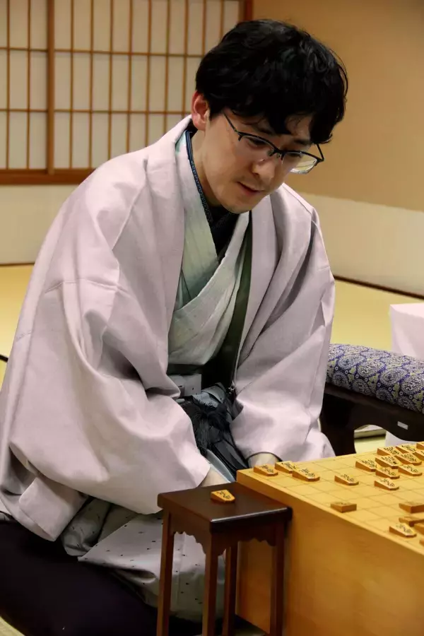「序盤は駒の損得より速度」！？　伊藤二冠が大駒乱舞の一戦制しＡ級昇級に王手　第84期順位戦Ｂ級１組12回戦