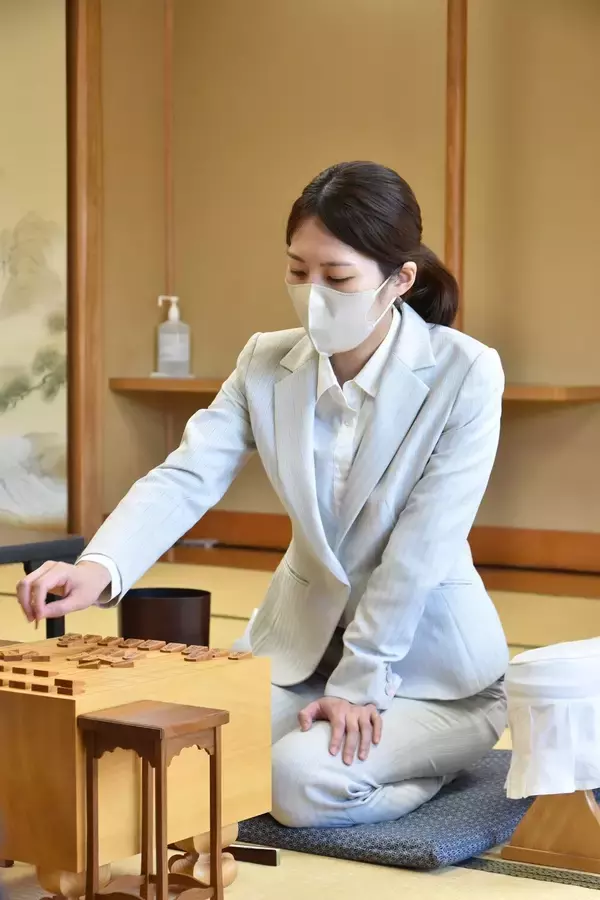 手に汗握る指運勝負　福間女流六冠が大一番制し棋士編入試験受験資格を獲得　第67期王位戦予選