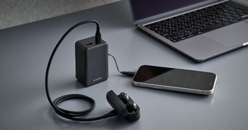 必要な分だけ伸ばせる、巻取り機能付きのケーブル一体型モバイルバッテリー