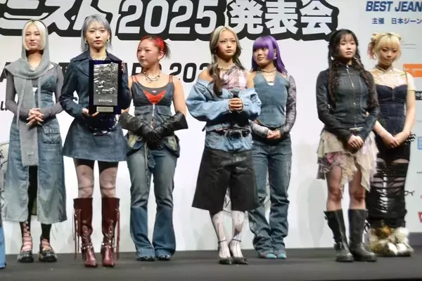 HANA、ベストジーニスト受賞「とても光栄」 個性あふれるデニムコーデで授賞式に登壇