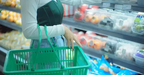 アンチエイジングは「買い物」で決まる？ 食品を選ぶときに必ず見たい“裏側”