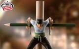 「『ONE PIECE』ゾロ初登場シーンがフィギュア化! ペン立てとして実用性も◎ - 「鉛筆立てにされてて草」「無駄にクオリティ高い」の声も」の画像1