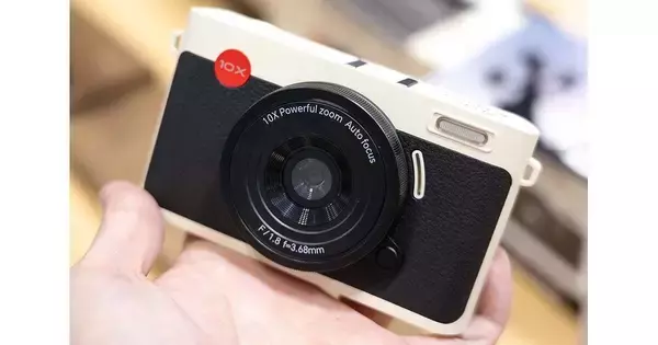 クラシックカメラ風デザインの薄型コンデジ登場　自撮りも可能、実売18,800円