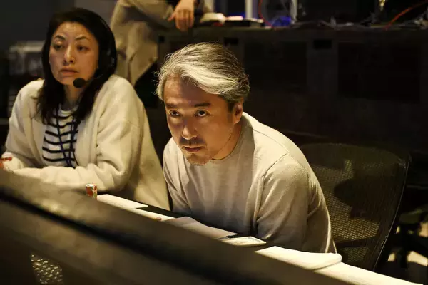 笑いを一切封印したムロツヨシが怖くていい　映画化で存在感を増したキャラクターの怪演に注目　映画『君のクイズ』を“正直”レビュー