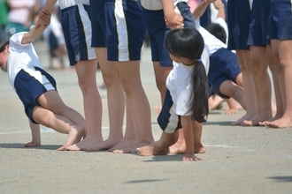 「組体操で落下して…」「横断歩道に車が…」学校行事や部活動で遭遇した"ヒヤリ"とする瞬間