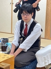 まさかの落手で勝負あり！　服部七段が柵木旋風に待ったかけ決着は最終局へ　第39期竜王戦挑戦者決定戦第２局