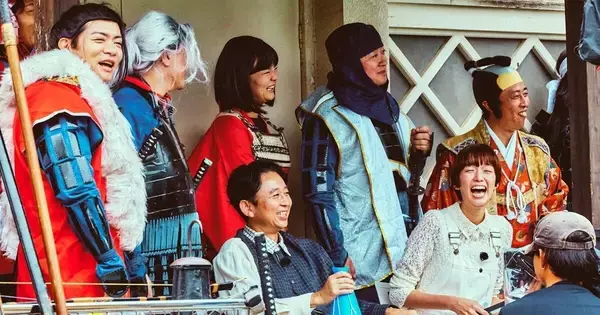 AI時代に一石を投じる――!?『有吉の壁 劇場版アドリブ大河』芸人たちが見せる“奇跡の瞬間”と“思考回路”