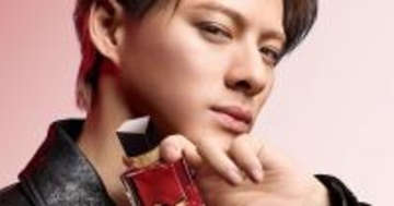 平野紫耀が魅せる、瑞々しい「赤」の世界。イヴ・サンローラン・ボーテの新フレグランス「リブレ オーデパルファム ベリークラッシュ」の最新ルック公開