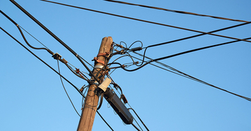 通信各社、1月よりユニバーサルサービス料を改定 - 月額3.3円から2.2円に