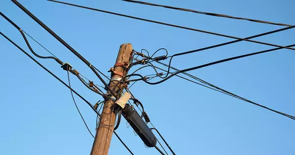 通信各社、1月よりユニバーサルサービス料を改定 - 月額3.3円から2.2円に