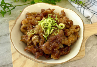 夏休みごはん、もう悩まない!? ミツカン公式「カンタン酢」の“豚こま油淋鶏”は包丁・まな板いらずでカリカリ食感