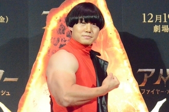 青木マッチョ、ムキムキ筋肉を披露　レッドカーペットに喜び「歩ける人生だと…」