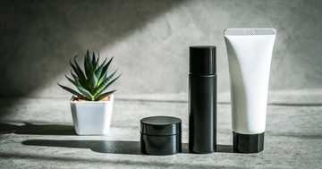 男性美容医師が実践するスキンケアルーティン──実際に使っている“おすすめ成分”とは