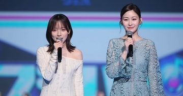 齊藤京子、大胆な肩出し衣装で登場　『最強バズりソング歌謡祭』