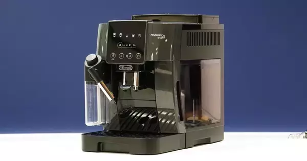 ボタンひとつでカプチーノもエスプレッソも。デロンギの新型「マグニフィカ スタート」の実力