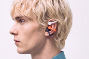 CMF、カフ型イヤホン「Clip Pro」発表　3点支持と操作ダイヤルを採用、8月15日発売